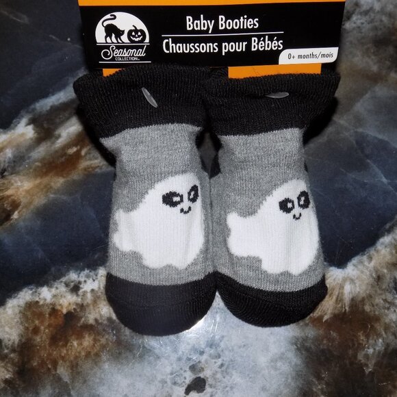 SEASONAL COLLECTION HALLOWEEN GRAY GHOST BABY BOOTIES W/GRIPPER BOTTOMS NEW - Picture 1 of 3